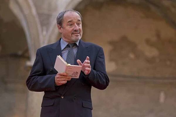 Koncert zpěvačky Pavlíny Senić a tenora Josefa Moravce konaný na zámku v Uherčicích v rámci Hudebního festivalu Znojmo opět podpořil opravy chátrajícího památky.