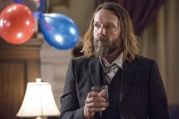 Falling Skies - A More Perfect Union - Z filmu