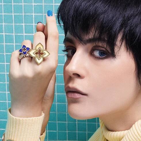 ROBERTO-COIN-VENETIAN-PRINCESS-18KT-YELLOW-GOLD-LARGE-FLOWER-RING-WITH-ONE-ROW-DIAMONDS-ADR777RI3375_WEARjpg - Roberto Coin