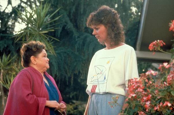 Poltergeist II - Z filmu - Zelda Rubinstein, JoBeth Williams