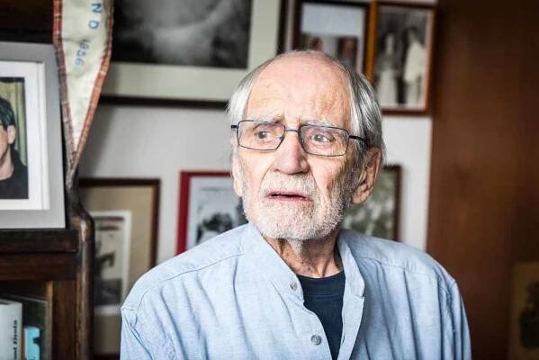 Dnešní nedožité 89. narozeniny Jiřího Stránského připomíná nové vydání jeho básnické sbírky Za plotem