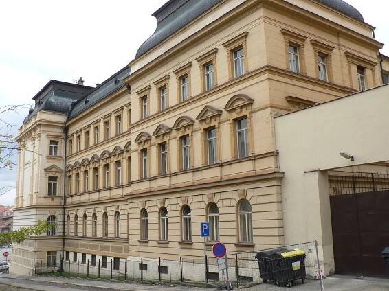 Topit pánubohu do oken už na soudu nechtěli. Teď ušetří stovky gigajoulů ročně