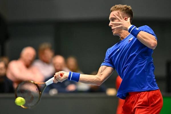 Kluci budou v Davis Cupu kousat, věří expert. Na Menšíka si dávají pozor