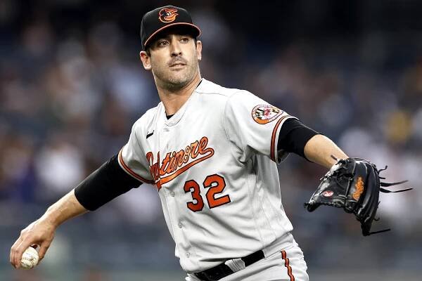Matt Harvey pitching for the Orioles on Aug. 4, 2021.