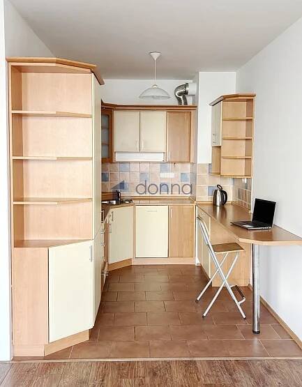 Pronájem bytu 2+kk/B, 50m⊃2;, ul. Werichova, Praha 5 - Barrandov, garáž. stání, nezařízený | Realitní kancelář Donna