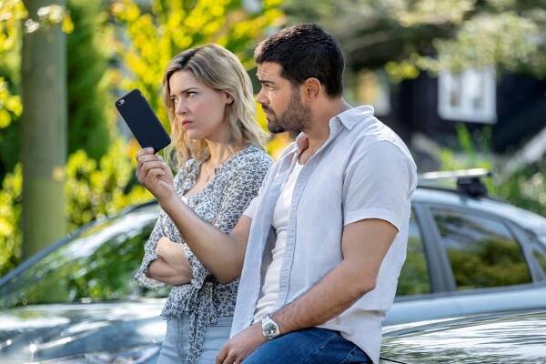 Sarah Lind, Jesse Metcalfe - Záhady na ostrově: Lodě ve větru - Z filmu