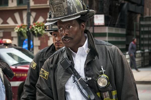 Chicago Fire - Láska neumírá - Z filmu - Joe Minoso, Eamonn Walker
