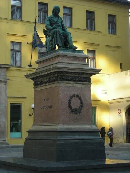 Soubor:Josef Jungmann Statue Prague.jpg