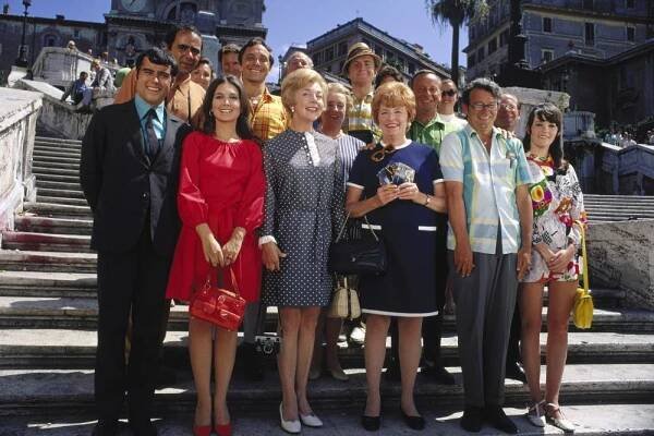IF IT'S TUESDAY, THIS MUST BE BELGIUM, Ian McShane, Michael Constantine, Suzanne Pleshette, Sandy Baron, Pamela Britton, Marty Ingels, Peggy Cass, Norman Fell, Murray Hamilton, Hilarie Thompson, 1969
