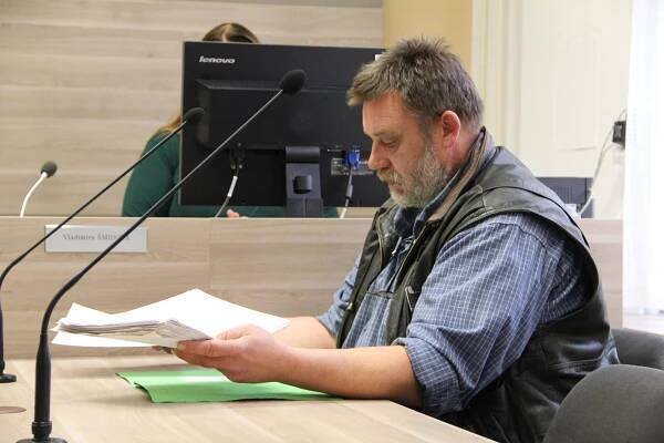 Farmáře dál soudí za trápení zvířat u Hustopečí. U soudu svědčil veterinář