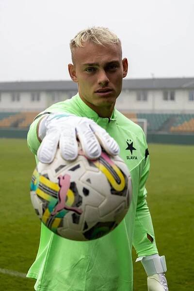 Adam Šimon, hraje v rukavicích Brave GK Diamond White - internetový obchod Brave GK