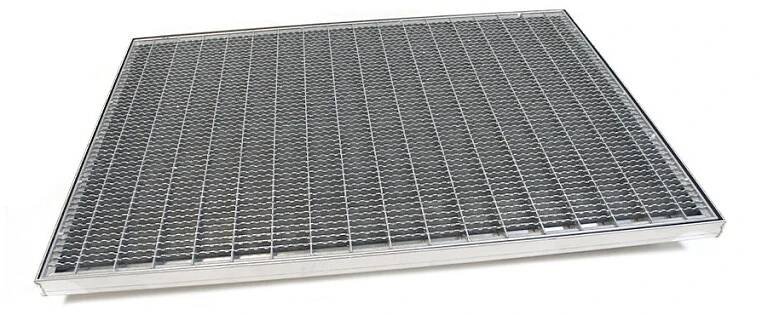 Kovová venkovní čistící vstupní rohož s odtokovou vanou SteelMat, 60 x 80 x 2,5 cm