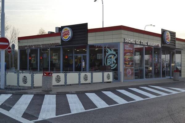 Burger King v Praze otevřel dvě nové restaurace, celkem jich má 50
