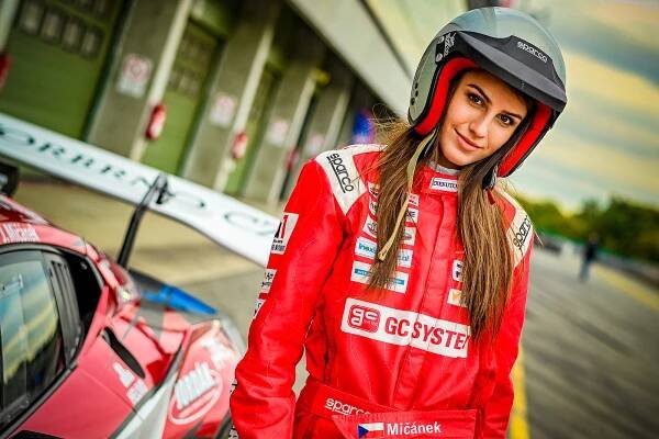 Mičánkova stáj loni zaznamenala nejlepší sezonu. Auta letos ještě zrychlí