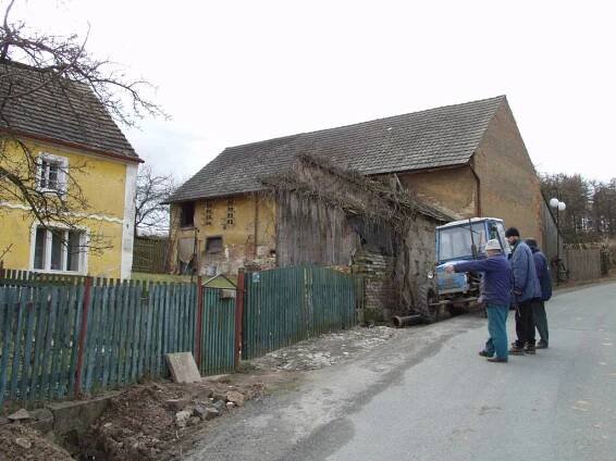 Chodníky - Oficiální stránky obce Zichovec
