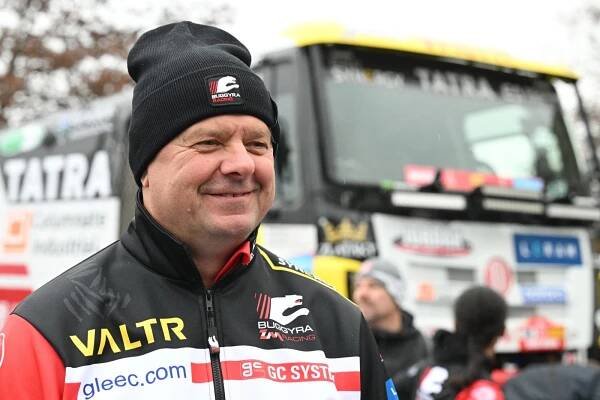 Smyslem života je pro mě procestovat svět, říká Valtr. Pouště mám hrozně rád, proto jezdím Dakar, dodává