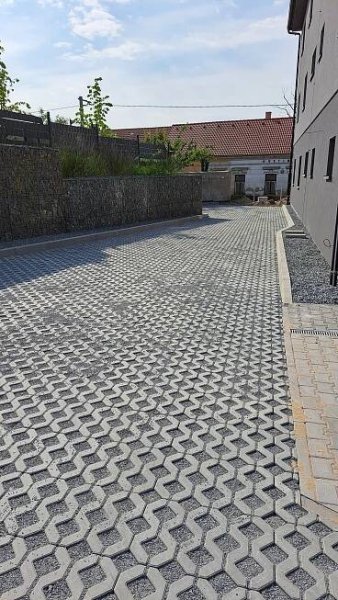 Zámková dlažba, realizace dlažeb -