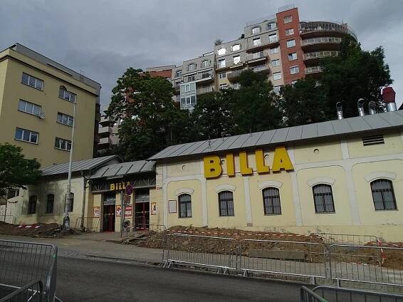 Soubor:Vinohrady, Bělehradská 50, Billa.jpg – Wikipedie