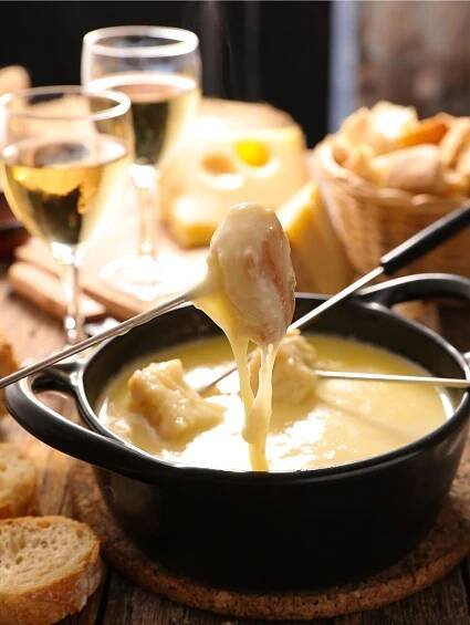 Fondue au Cantal: Une Recette Conviviale et Chaleureuse