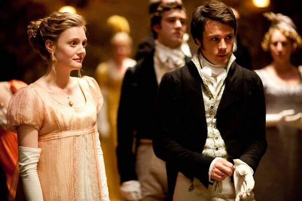 Slečna Emma - Z filmu - Romola Garai, Rupert Evans