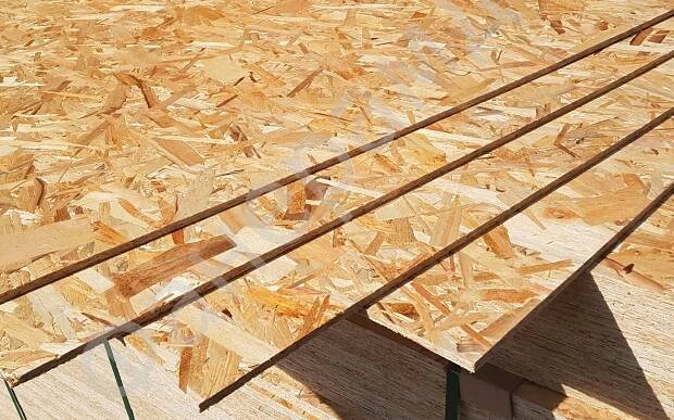 OSB desky 12 mm: 2500x1250 a jiné rozměry desek, standardní hmotnost OSB desek a k nim samořezné šrouby. Kolik OSB desek je v balení? Tepelná vodivost