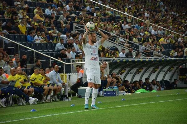 Fotbalisté Slovácka (bílé dresy) ve čtvrtek večer vyzvalo Fenerbahce Istanbul. Foto: 1. FC Slovácko