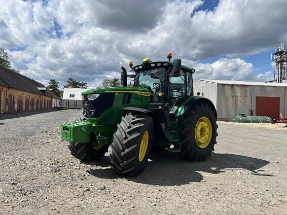 John Deere 6R215 