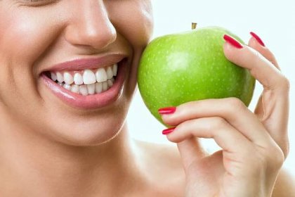 Zdravé a bílé zuby a úsměv — Stock obrázek