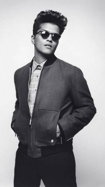 A black and white portrait of Bruno Mars Wallpaper