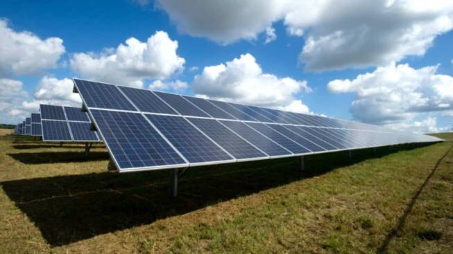 Desítky slunečních elektráren otevřou své brány veřejnosti