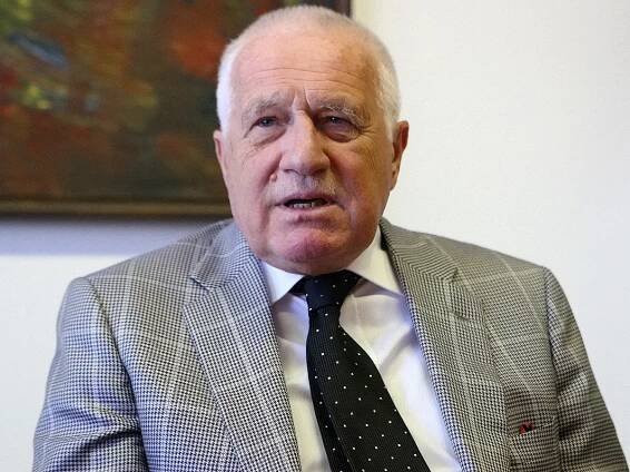 ČERNÁ A BÍLÁ: Má dostat Václav Klaus státní vyznamenání?