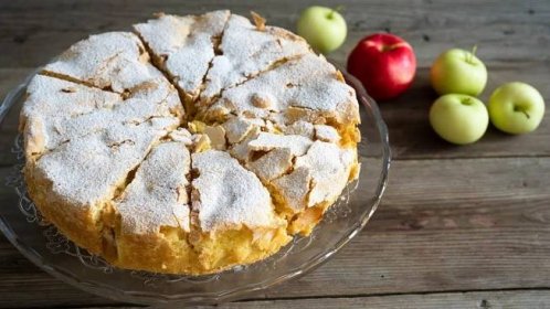Jablečný koláč – jednoduchý a přitom nesmírně chutný recept z pouhých 4 ingrediencí