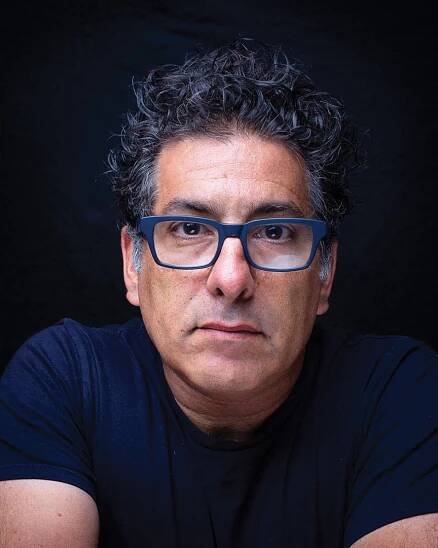 Photo portrait of Scott Lewis