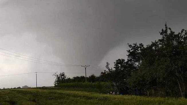 Sledovali jsme on-line – Česko zasáhly silné bouřky, přinesly silné tornádo a velké kroupy : Meteopress | Předpověď počasí