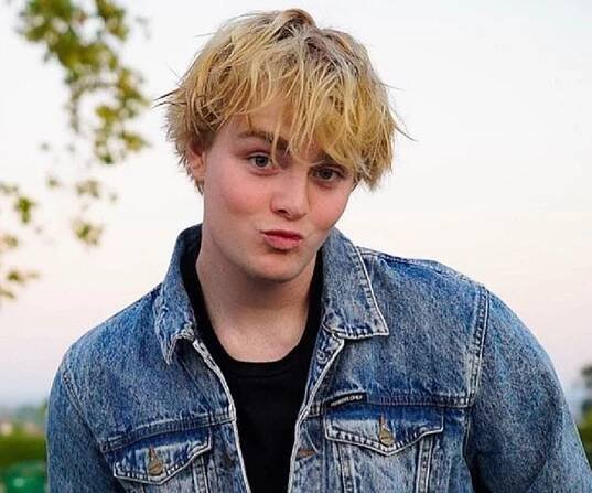 Alex Warren – Bio, Facts, Family Life of the TikTok Star