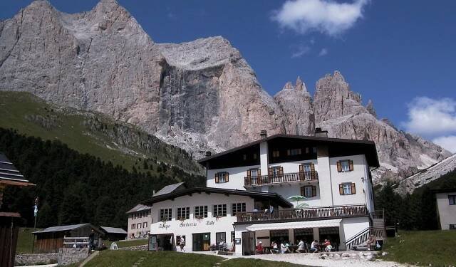RIFUGIO GARDECCIA - Hostel Reviews (Pozza di Fassa, Italy - Province of Trento)