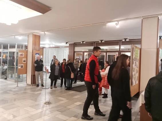 Ve společenském domě v Neratovicích proběhla vernisáž výstavy studentů