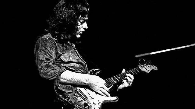 Démon rock’n’roll: Dříč Rory Gallagher obětoval hudbě všechno. Hrál až do úplného konce - Médium.cz