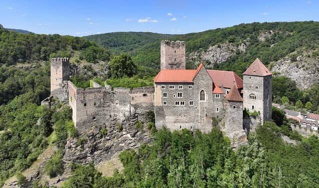 File:Hardegg - Burg (5).JPG