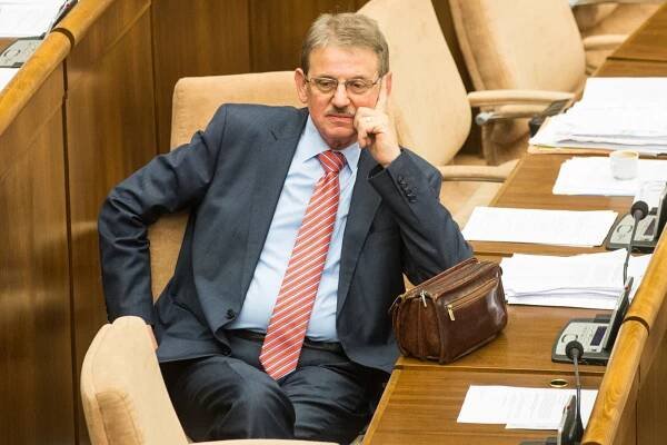 Rozvrat v KDH? Bývalí poslanci hrozia odchodom, toto je dôvod