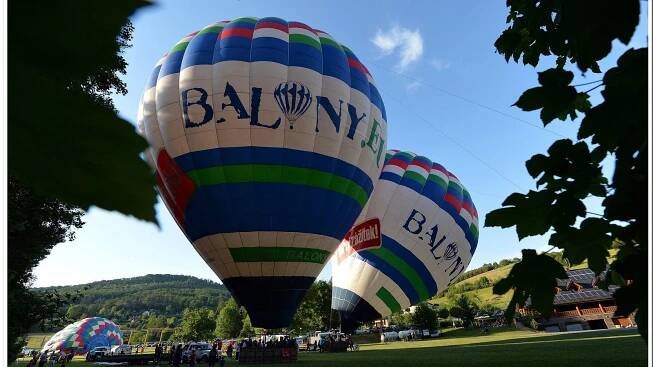 Balonová fiesta v Břestku: největšímu balonu ve střední Evropě požehnal farář