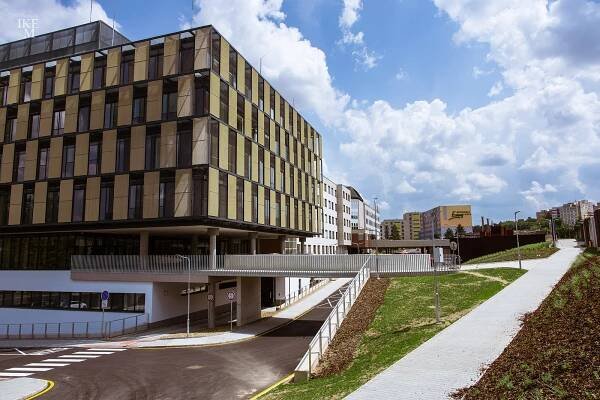 IKEM se rozrůstá. Nový objekt slouží kardiovaskulární a transplantační medicíně