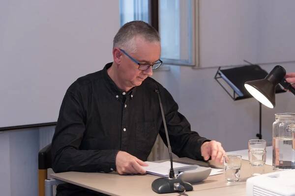 Klaus Ebner bei einer Lesung im Amerlinghaus in Wien