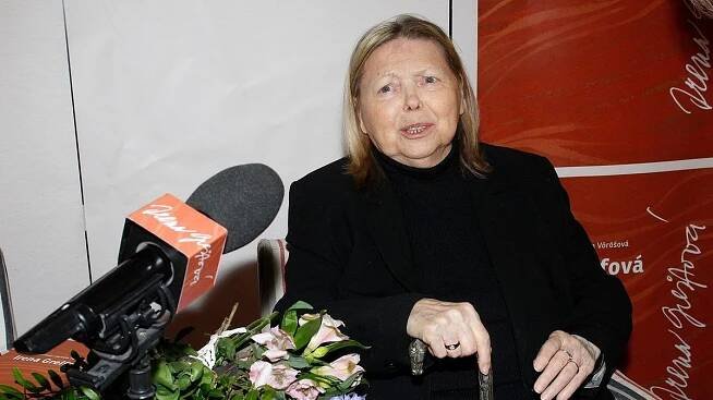 Manželka Josefa Laufera, který je v umělém spánku téměř tři roky, zemřela - Super.cz