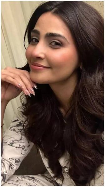 Radiant pics of Daisy Shah