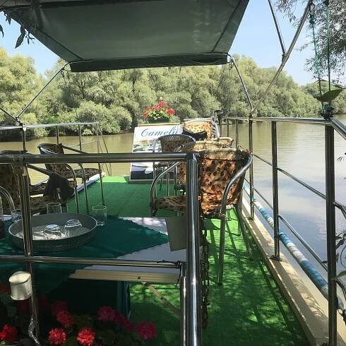 Denní výlety v deltě Dunaje - Plavba lodí Camely | GetYourGuide