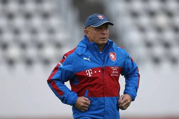 Pracoval bych jako divý, ale nejde to, stěžoval si Jarolím. Kouče potěšila dvojice Krmenčík, Schick