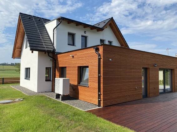 Rekonstrukce rodinného domu v Tetíně – Ekologické renovace a novostavby