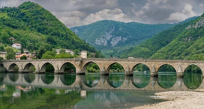Most Mehmeda Sokolovice ve Višegrad - Země Světa 3/2025
