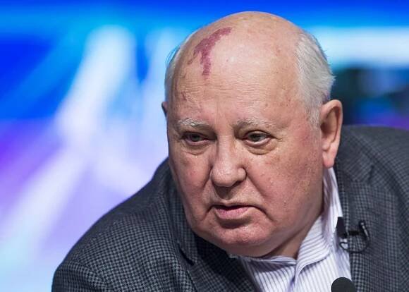 Michail Gorbačov slaví 90. narozeniny. Za sovětskou invazi do Československa se neomluvil včas